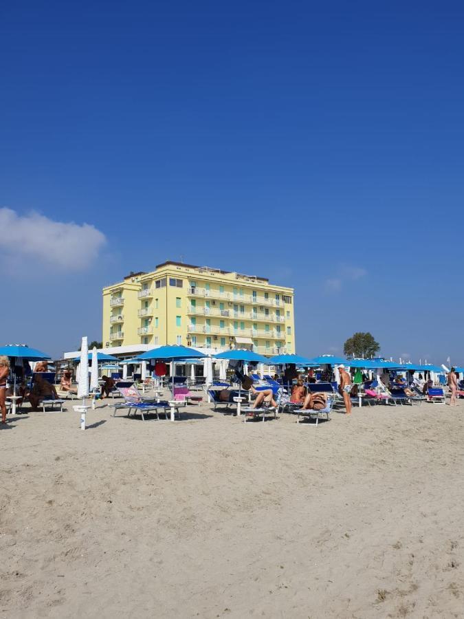 Апартаменты Giovanni In Romantic Adria On The Beach Лидо-ди-Помпоза Экстерьер фото